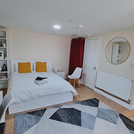Lovely Studio-Flat With Free Parking, Free Wifi. Лидс Экстерьер фото