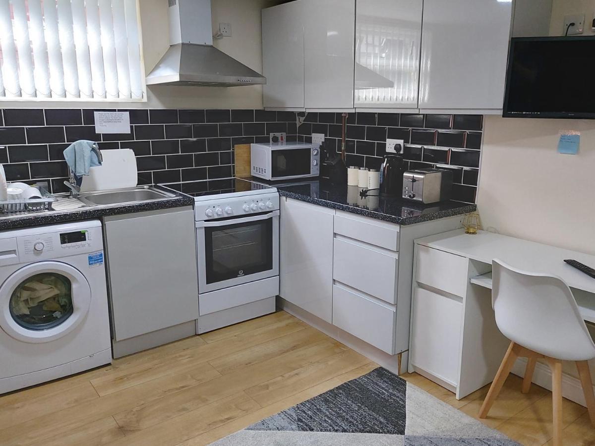 Lovely Studio-Flat With Free Parking, Free Wifi. Лидс Экстерьер фото