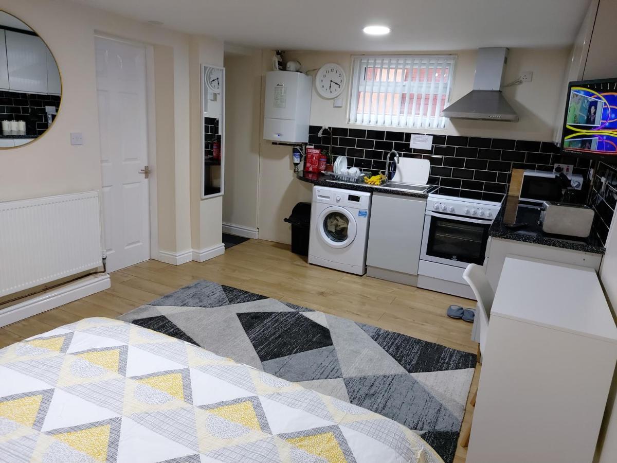 Lovely Studio-Flat With Free Parking, Free Wifi. Лидс Экстерьер фото