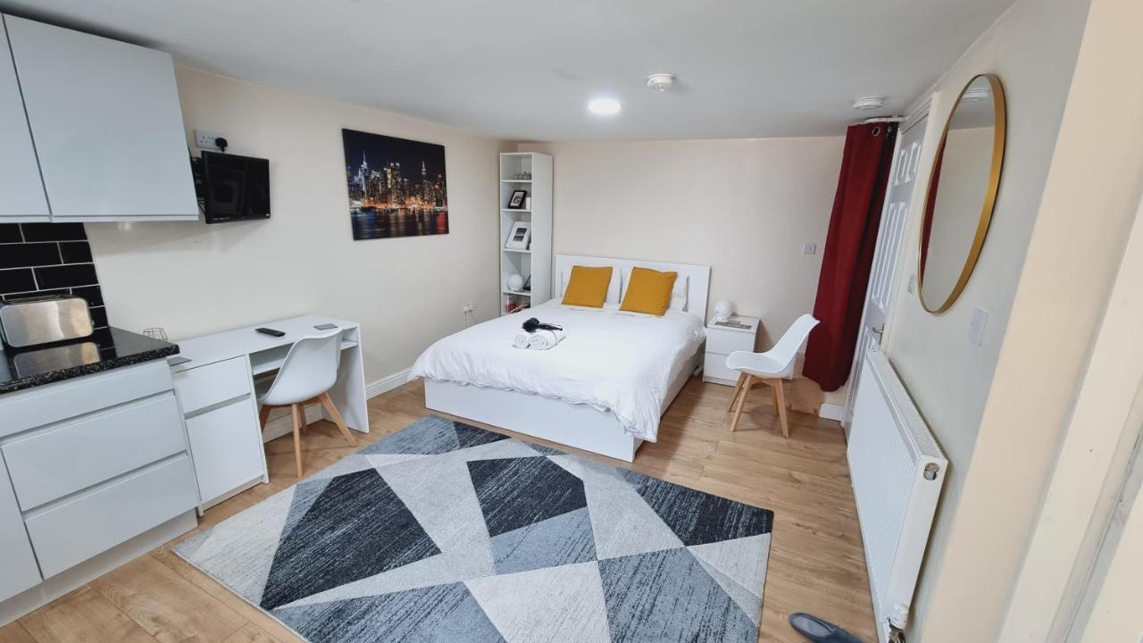 Lovely Studio-Flat With Free Parking, Free Wifi. Лидс Экстерьер фото