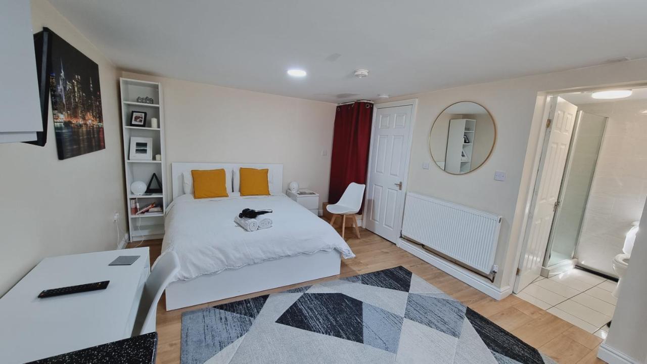 Lovely Studio-Flat With Free Parking, Free Wifi. Лидс Экстерьер фото
