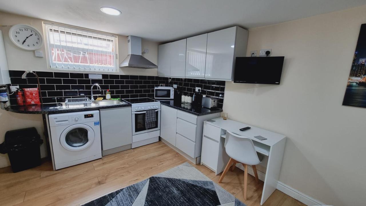 Lovely Studio-Flat With Free Parking, Free Wifi. Лидс Экстерьер фото