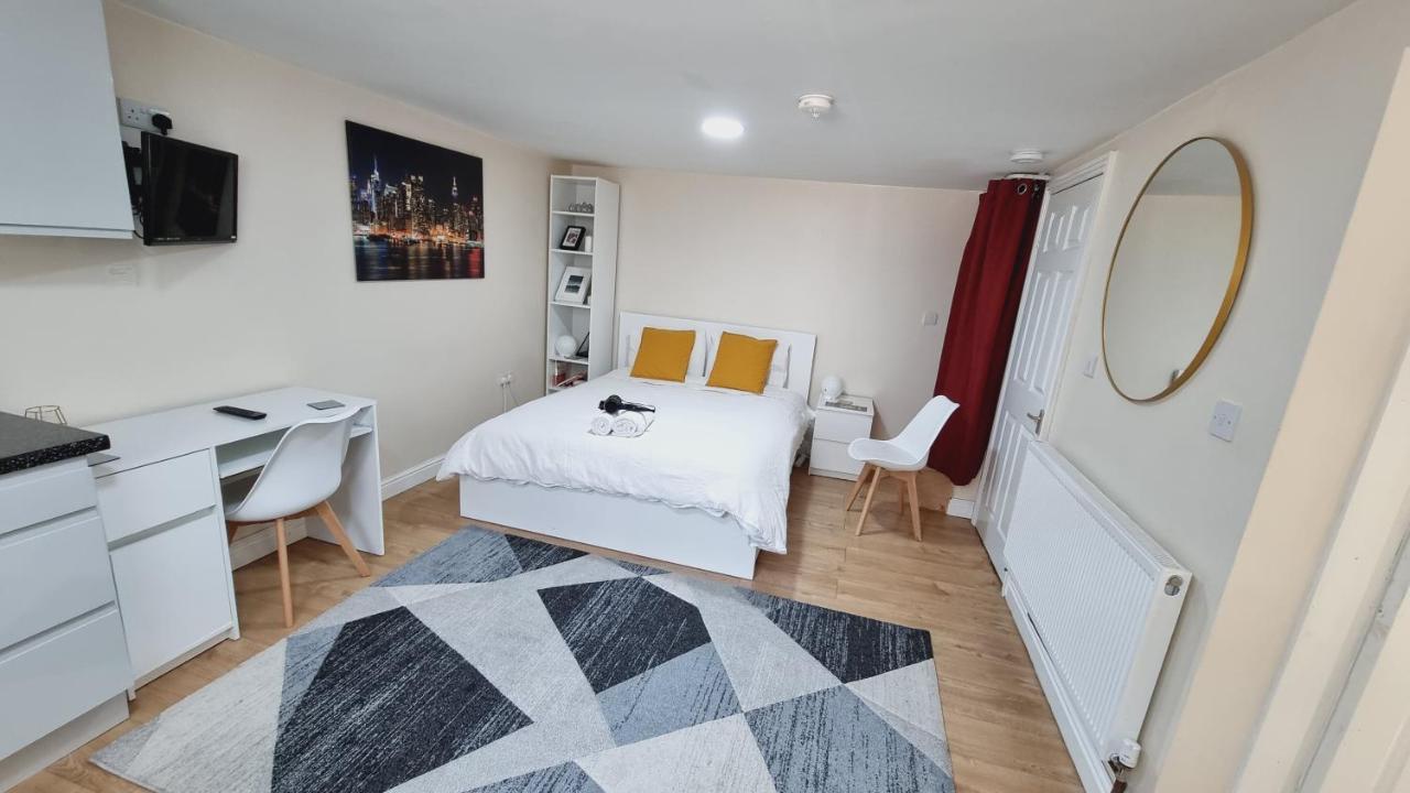 Lovely Studio-Flat With Free Parking, Free Wifi. Лидс Экстерьер фото