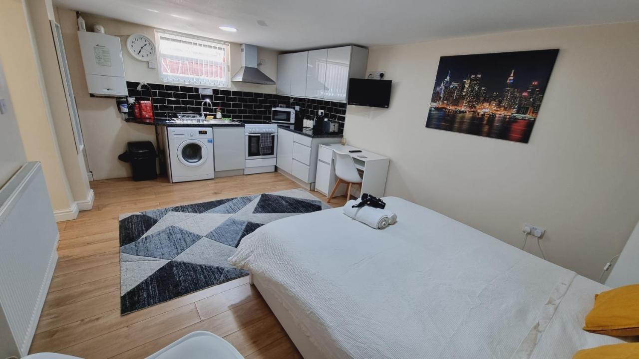 Lovely Studio-Flat With Free Parking, Free Wifi. Лидс Экстерьер фото