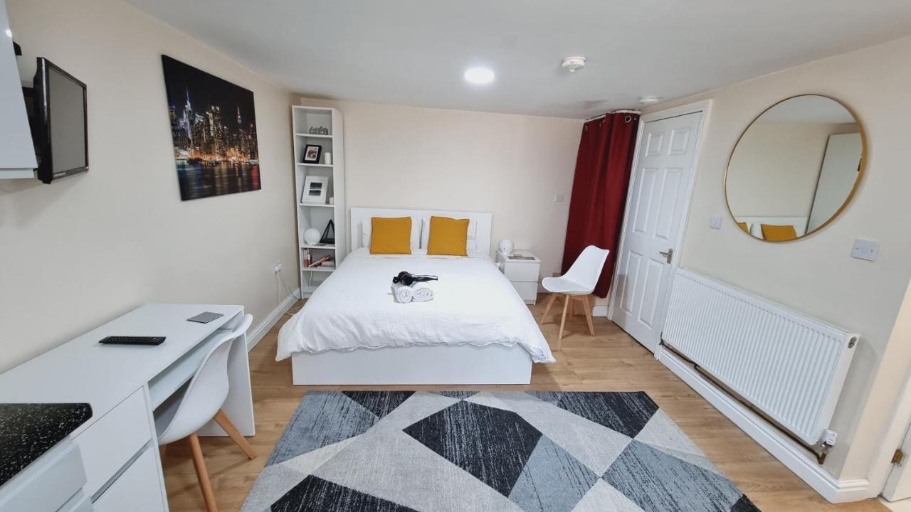 Lovely Studio-Flat With Free Parking, Free Wifi. Лидс Экстерьер фото